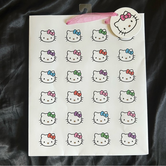 Hello Kitty Gift Bags - Set of 3 - Picture 4 of 5